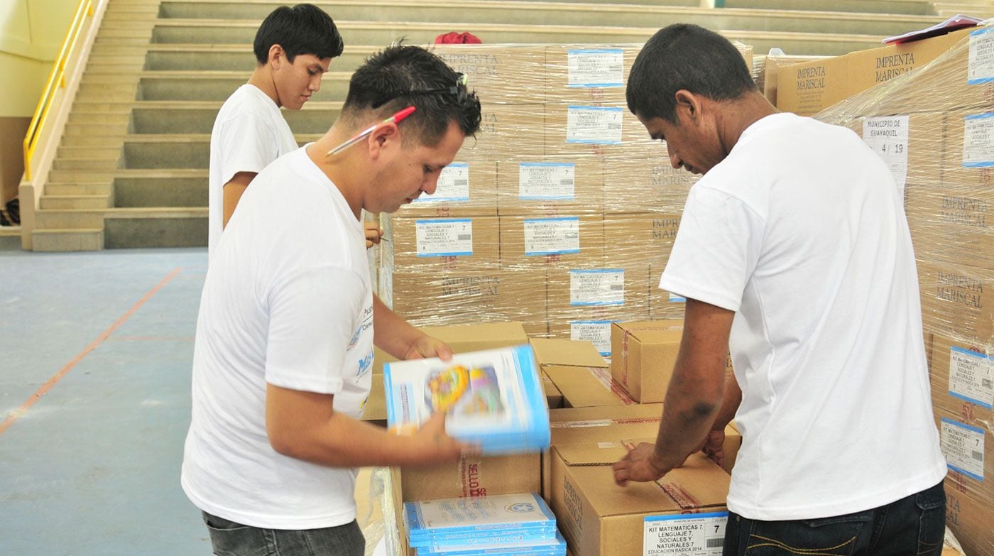 La entrega de libros continuará en la nueva administración de Guayaquil, pero con ‘visión social distinta’