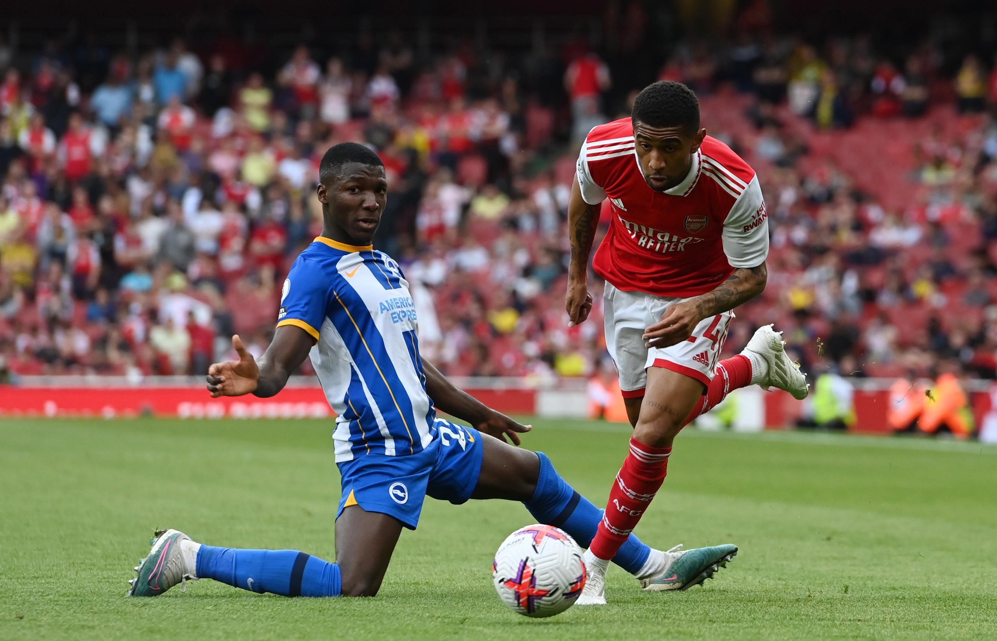 ¿Hay espacio para Moisés Caicedo en el Arsenal?