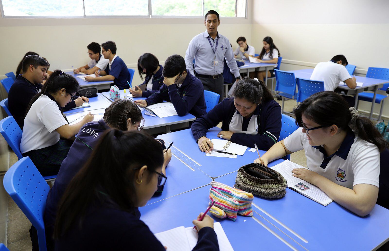 Inicio de clases en régimen Costa-Galápagos:  2,4 millones de estudiantes de planteles fiscales vuelven hoy a las aulas paulatinamente