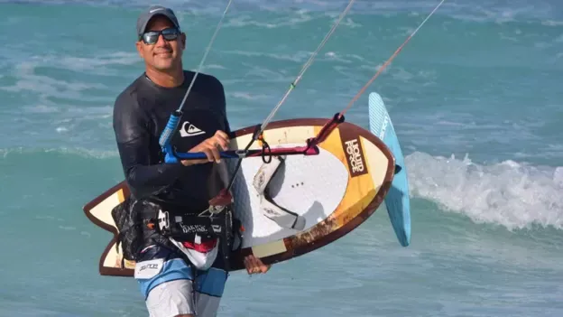 El kite surf, otra de las pasiones de Elián López.