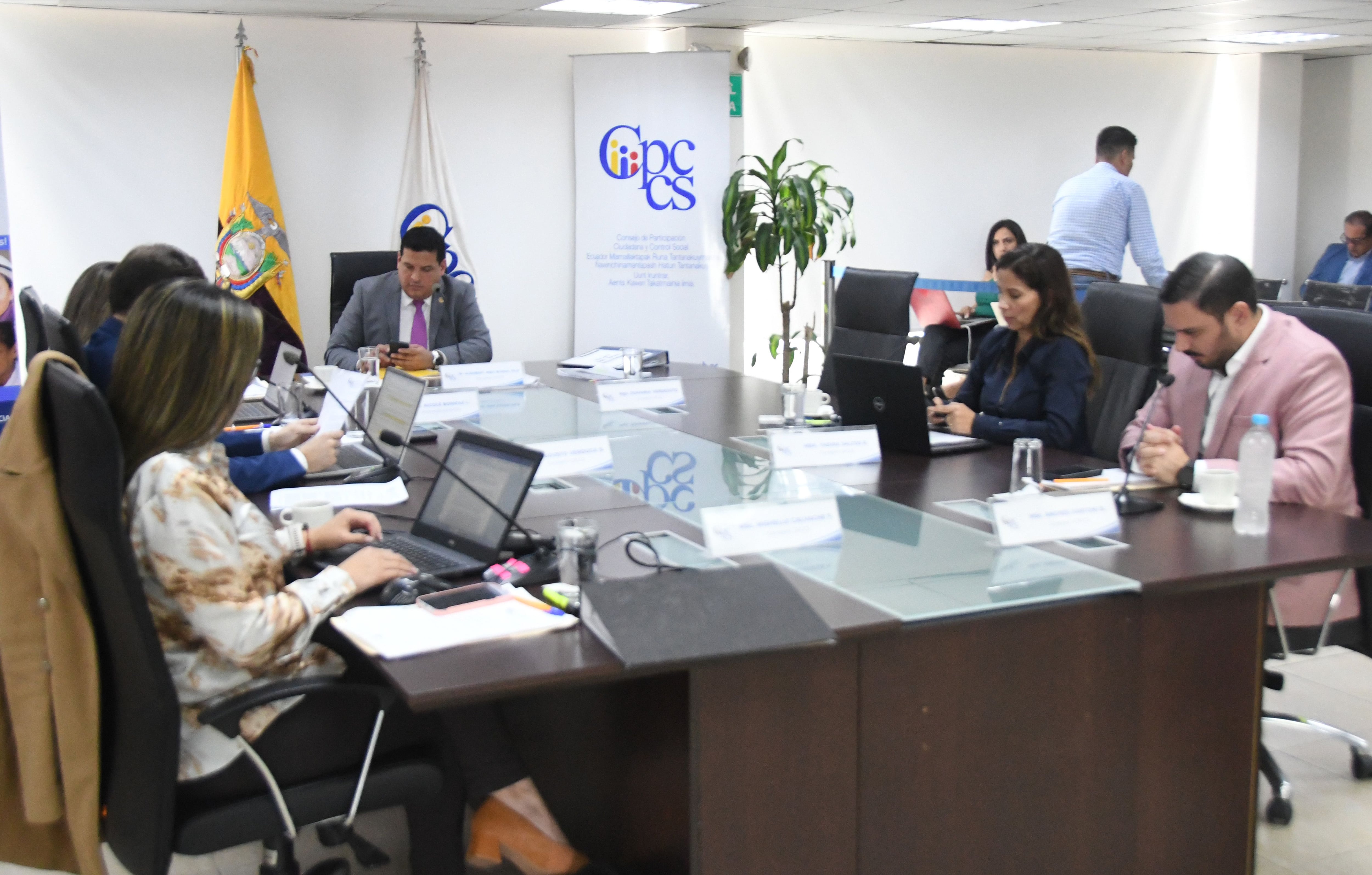 En el salón del pleno del Consejo de Participación Ciudadana acusaron a  Diana Salazar de 'plagiar el 40 %' de su tesis universitaria, Política, Noticias