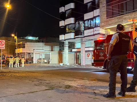 Deflagración por acumulación de gas causó daños en un edificio de Machala