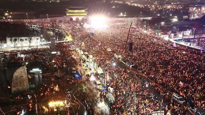 Millones de personas asistieron a las protestas contra la presidenta Park y su corrupción. GETTY IMAGES