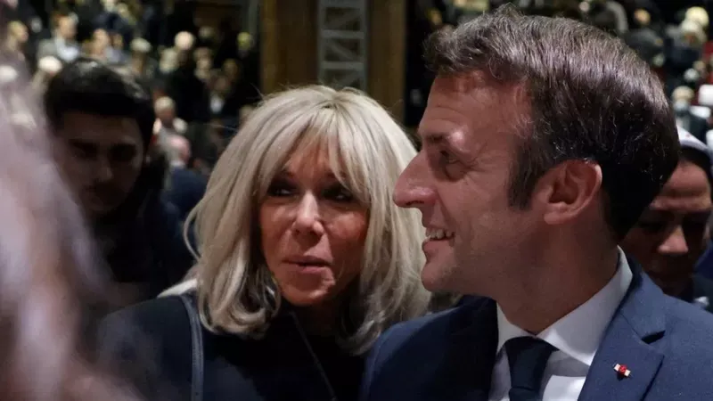 GETTY IMAGES El matrimonio de Macron con su antigua profesora de teatro, Brigitte Trogneux, no fue publicitado hasta que él se presentó como candidato a la presidencia.