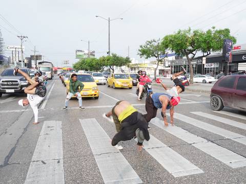Un exseleccionado de Ecuador en Panamericanos de Chile lleva el ‘break dance’ a la av. Juan Tanca Marengo, en Guayaquil