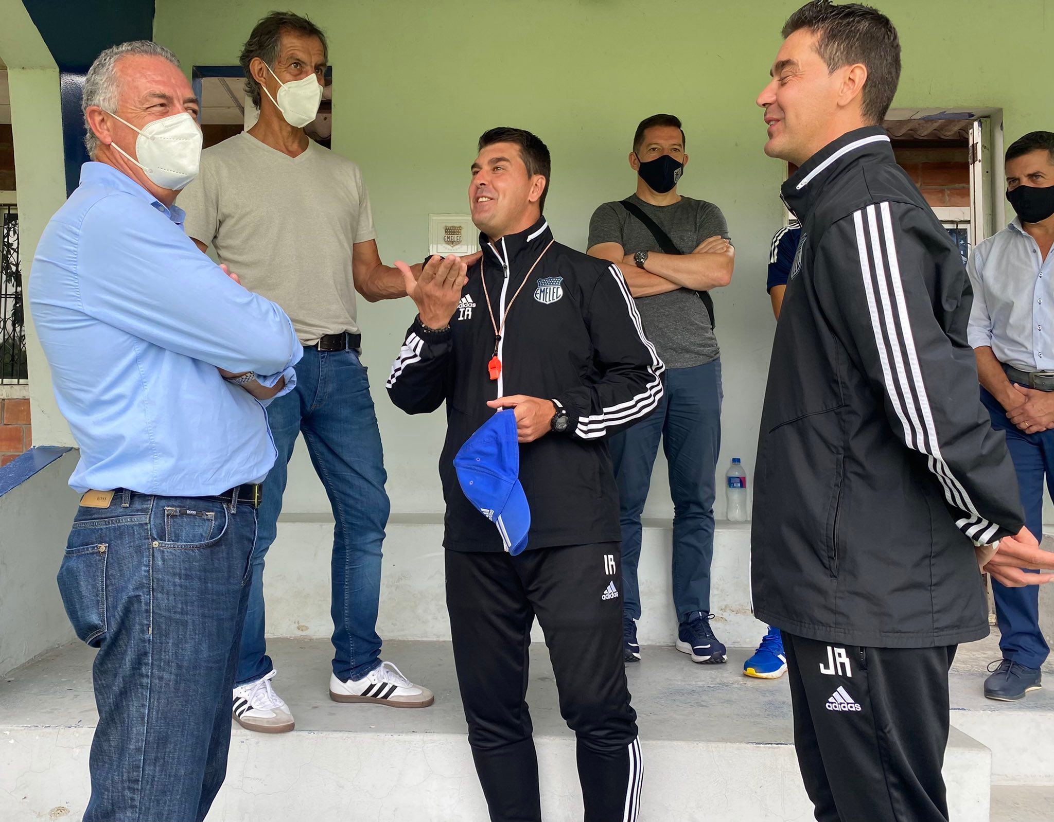 Gustavo Alfaro se reunió con Ismael Rescalvo y presenció el entrenamiento de Emelec