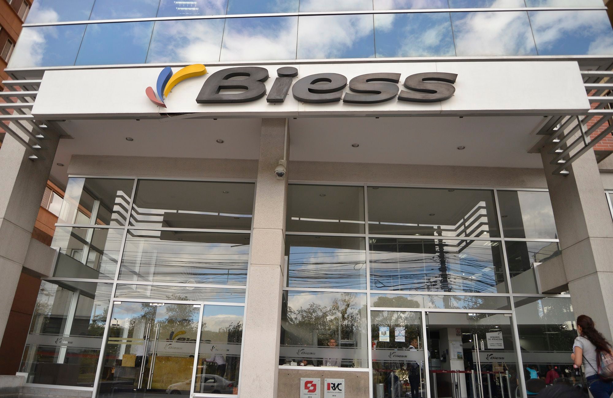 Este martes se trata proyecto de ley que cambia rol del Biess y propone pago al IESS  con acciones de empresas estatales