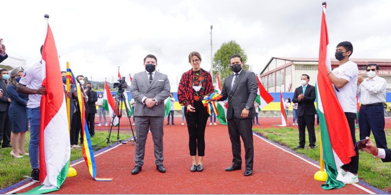 En Azogues se inaugura pista atlética, construida por el Gobierno, con el nombre de Andrea Sotomayor Andrade, que es secretaria del Deporte