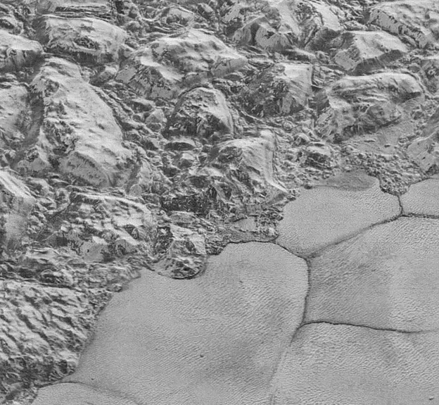 La sonda New Horizons obtuvo las imágenes más precisas de la superficie de Plutón que ahora son analizadas en la NASA.