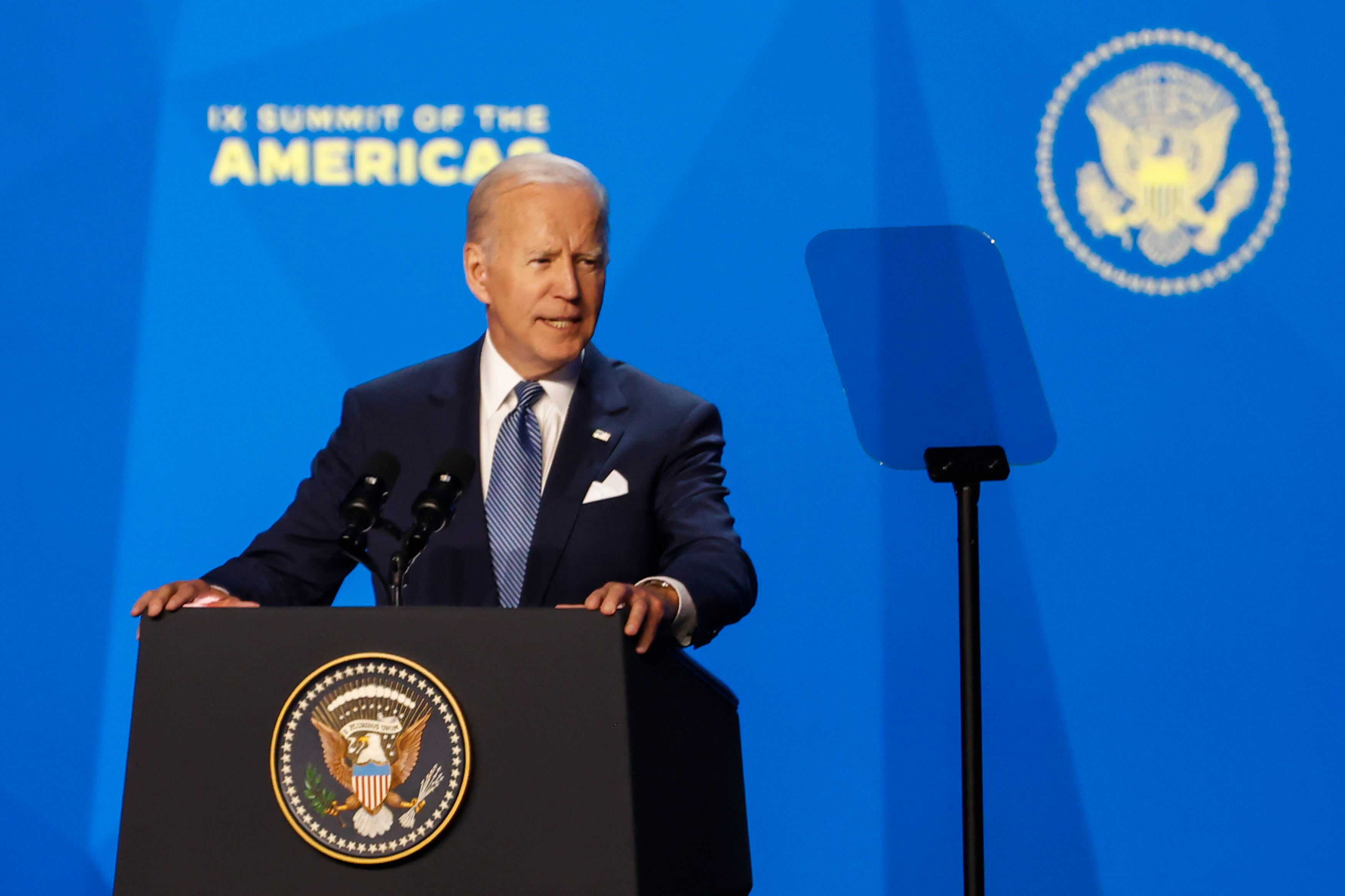 El presidente de los Estados Unidos, Joe Biden, pronuncia un discurso durante el acto de apertura de la IX Cumbre de las Américas, en Los Ángeles, California, EE.UU., este 8 de junio de 2022. EFE/ Alberto Valdés 