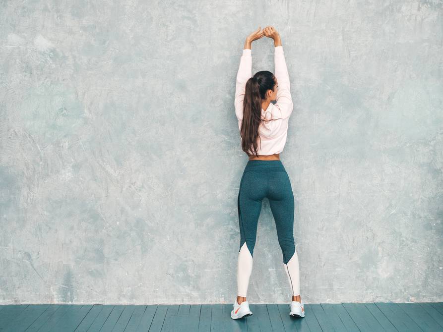 Pilates en la pared: los 5 mejores ejercicios para fortalecer los brazos