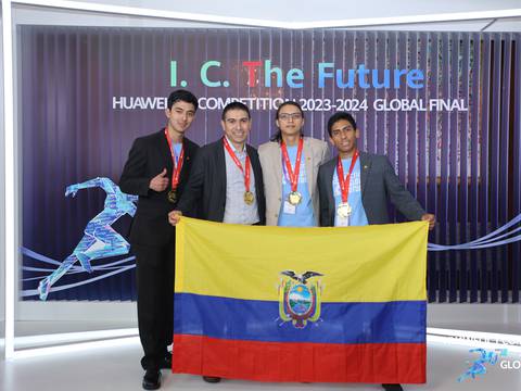 Seis universitarios del Ecuador, premiados en competencia global de telecomunicaciones y nube, realizado en China