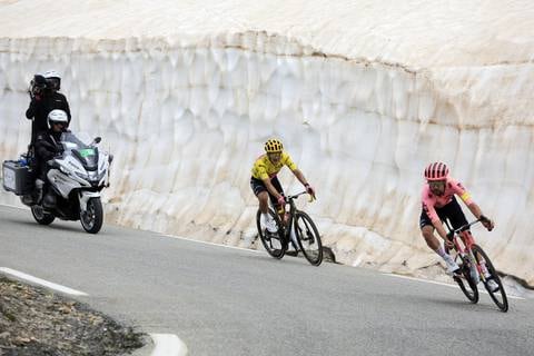 Richard Carapaz, ante ‘brutal Tadej Pogacar, ‘el ciclista perfecto’, perdió el liderato del Tour de Francia, afirma la prensa internacional