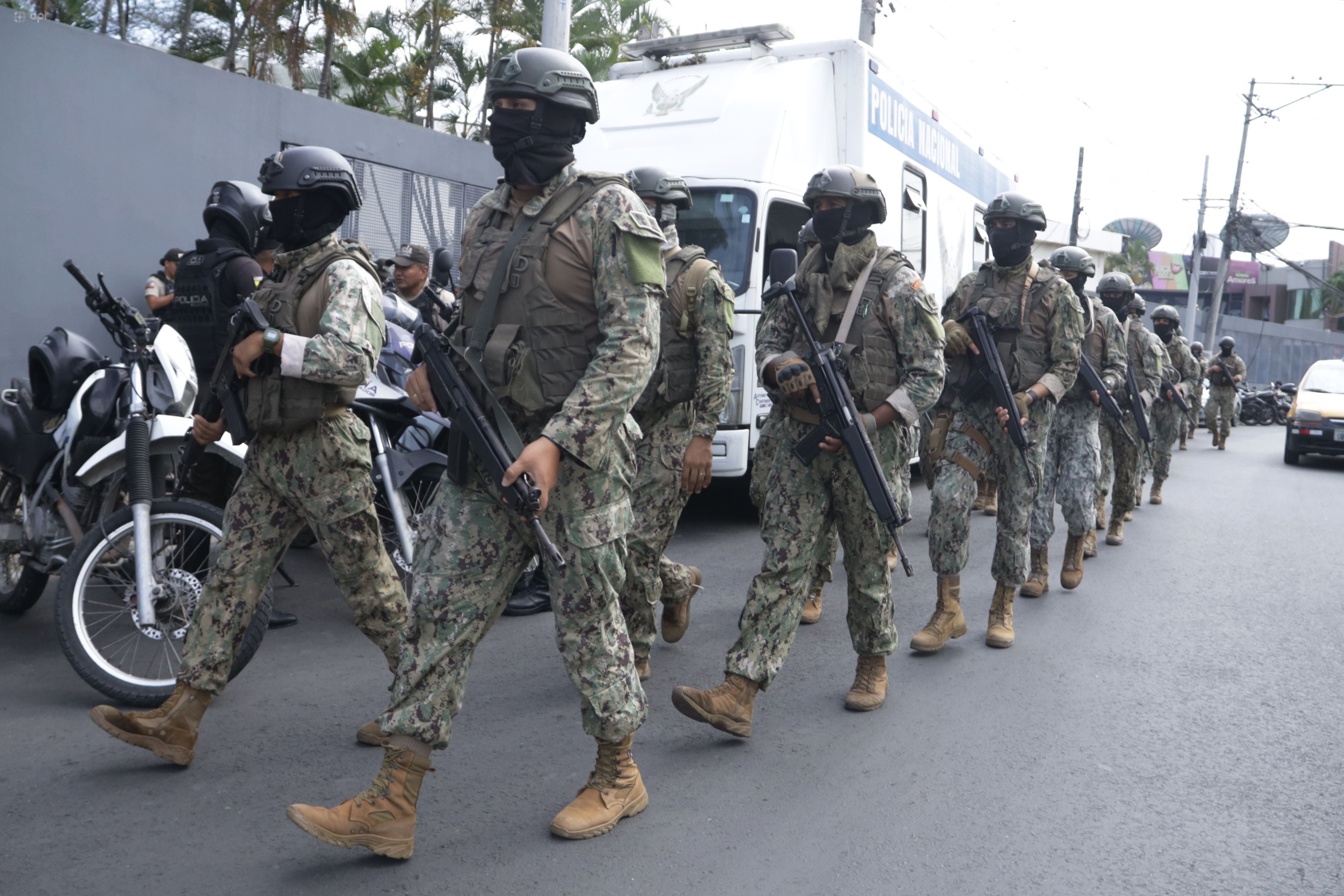 Ecuador militariza carreteras, puertos y aeropuertos