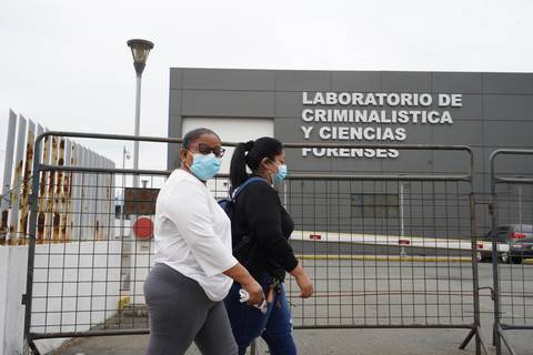 Malos olores y demora en entrega de cadáveres: los efectos del daño en dos contenedores en la morgue de Guayaquil