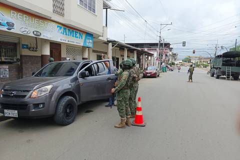 Más militares llegan a Manta en medio de operativos que tratan de frenar violencia