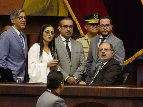 Oposición retira firmas en tres juicios políticos para avanzar a la interpelación de la canciller Gabriela Sommerfeld