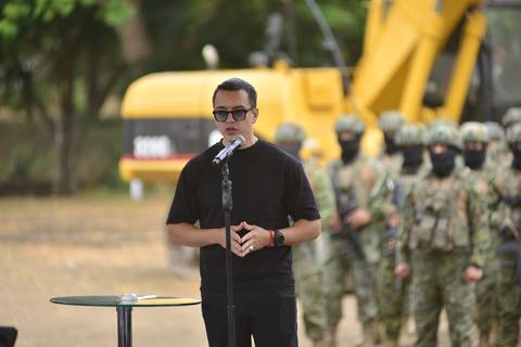 ‘Soy loco por querer servir a mi país, soy loco por impedir que continúe la corrupción en el Ecuador’, dice Daniel Noboa en ceremonia de inicio de obra de centro carcelario en Santa Elena   
