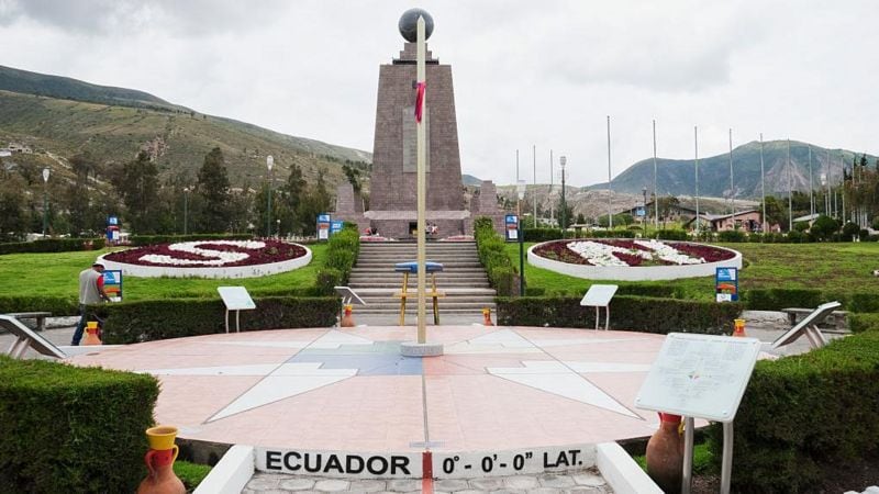 El monumento a la Mitad del Mundo es uno de los lugares turísticos más característicos de Quito. GETTY IMAGES