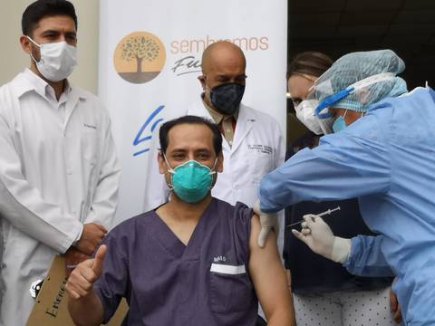 Por dos delitos, Defensoría de Ecuador pide investigar a ministro de Salud