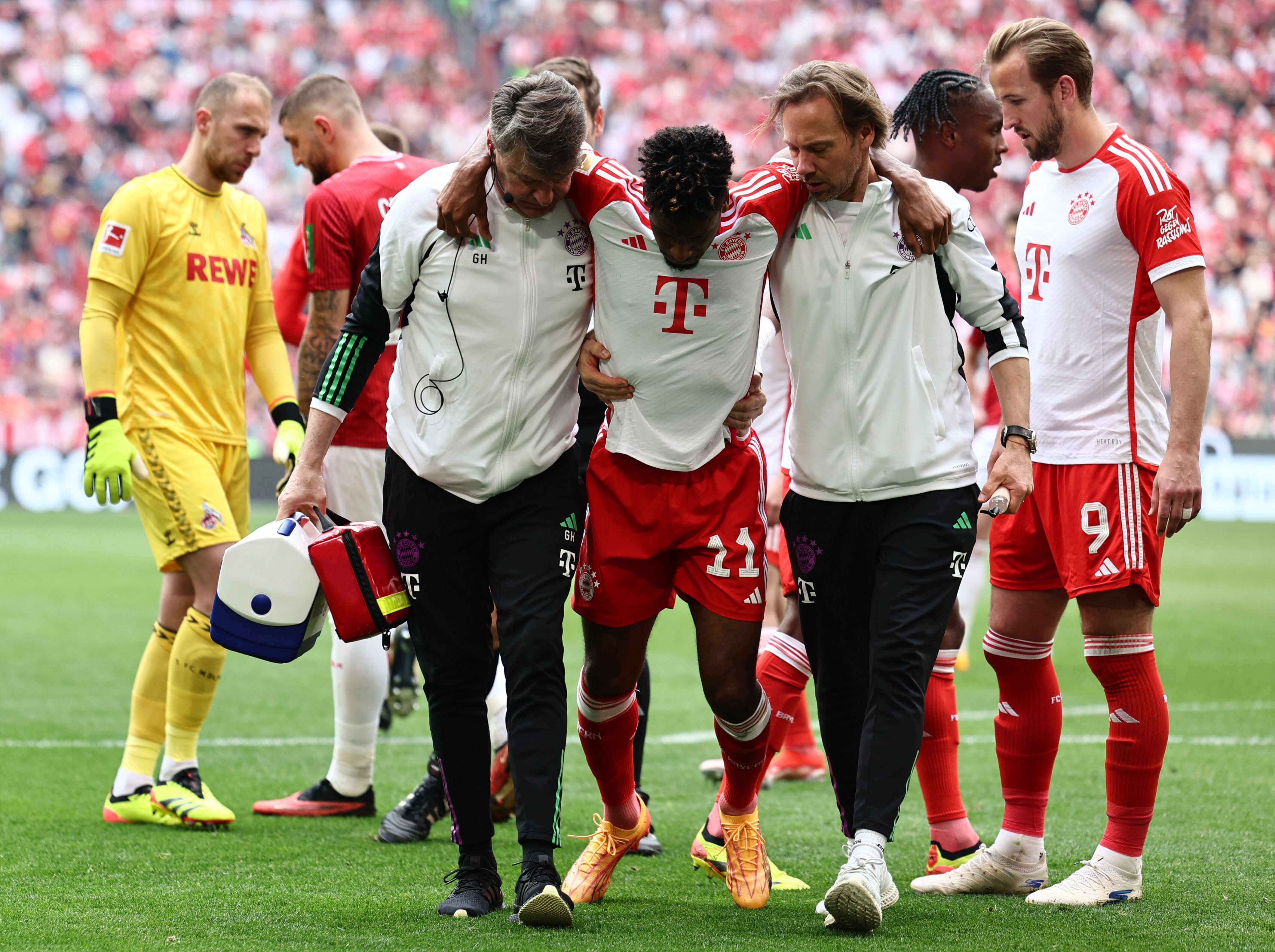 Kingsley Coman se retira lesionado del partido y es duda para el duelo de vuelta de los cuartos de final de la Champions League ante el Arsenal.