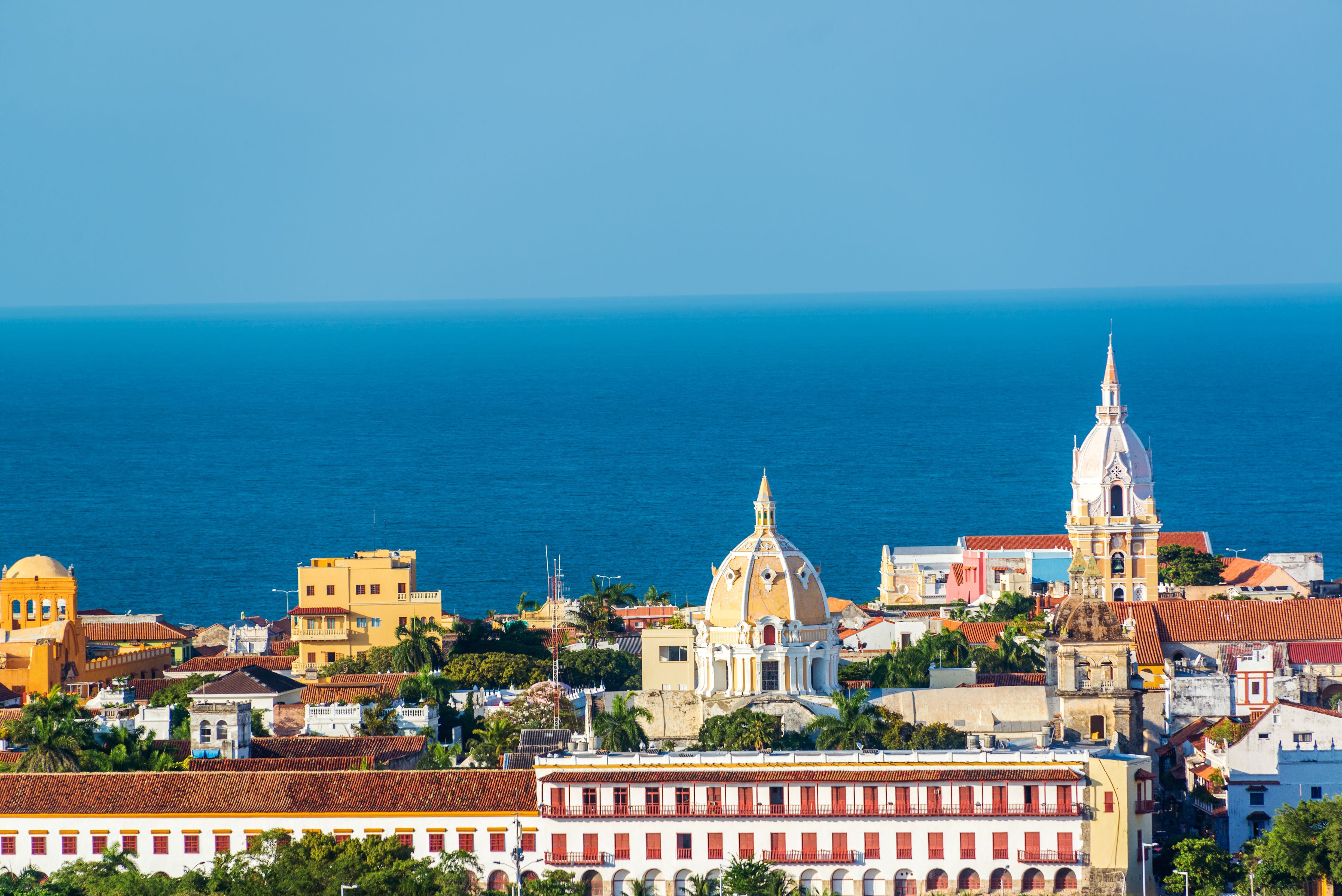 Las ciudades al pie del mar Caribe son los favoritos para gozar en el exterior, como Cartagena (foto), que ofrece exuberantes playas y paseos históricos.
