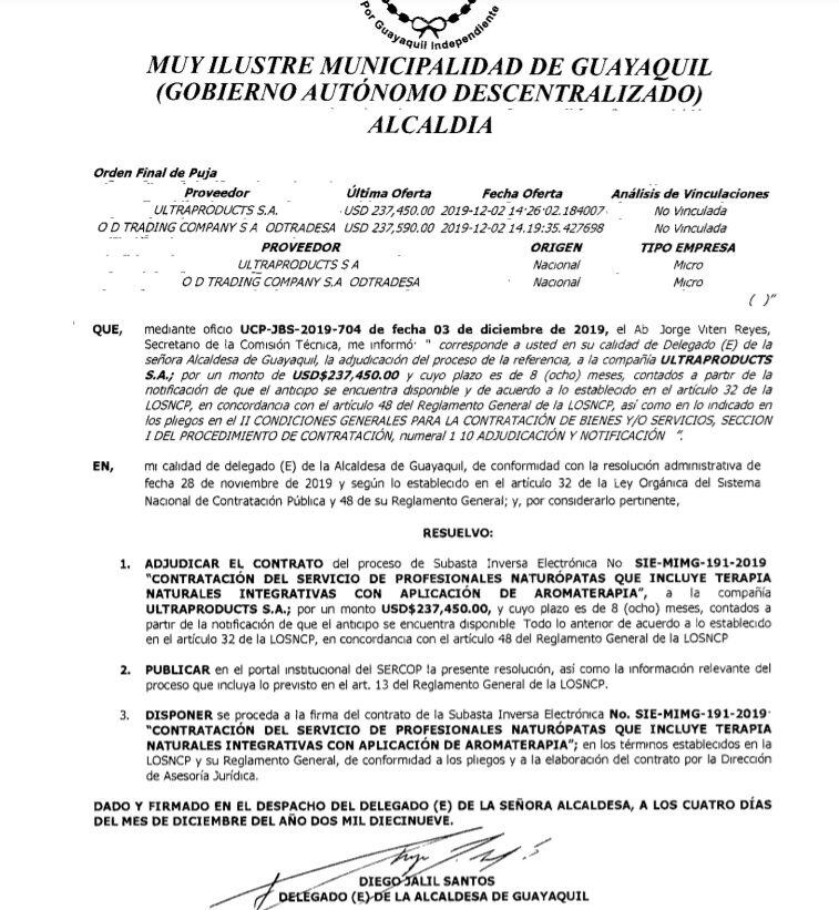 El documento en el que se resuelve la adjudicación del contrato para el servicio de naturópatas y de las aromaterapias, en el 2019, firmado también por delegado de la Alcaldesa de Guayaquil.