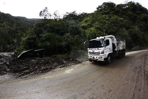 Vía Baños-Puyo: solo vehículos de asistencia humanitaria y abastecimientos podrán pasar en determinados horarios