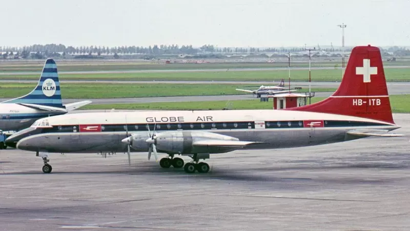 RALF MANTEUFEL El avión involucrado en el accidente en el aeropuerto de Schiphol en 1965.