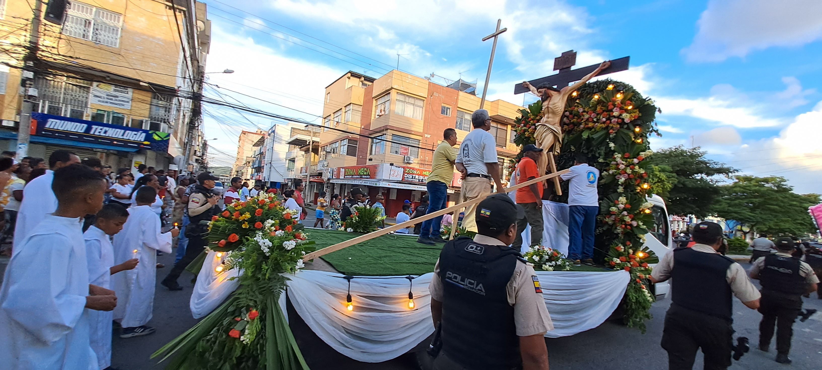 En Esmeraldas, fieles participaron de procesión de Viernes Santo con pedidos por la seguridad, empleo y otras necesidades básicas