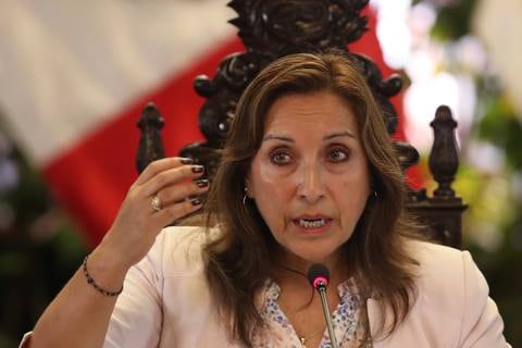 Dina Boluarte, presidenta de Perú, niega poseer relojes y joyas valiosas y pide “pasar la página”