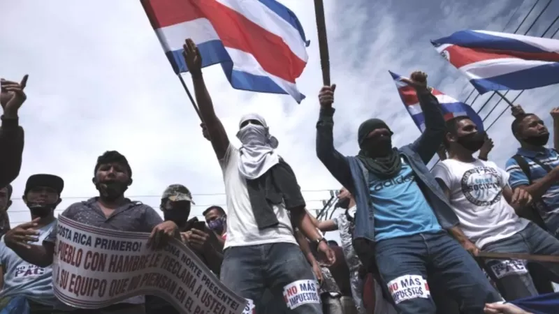 Costa Rica vivió protestas ciudadanas diarias y bloqueos de carreteras en 2020. EPA