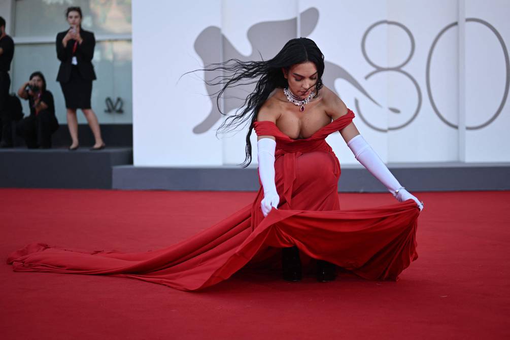 Georgina Rodríguez está espectacular en la alfombra roja de Venecia (y con  dos tendencias de temporada)