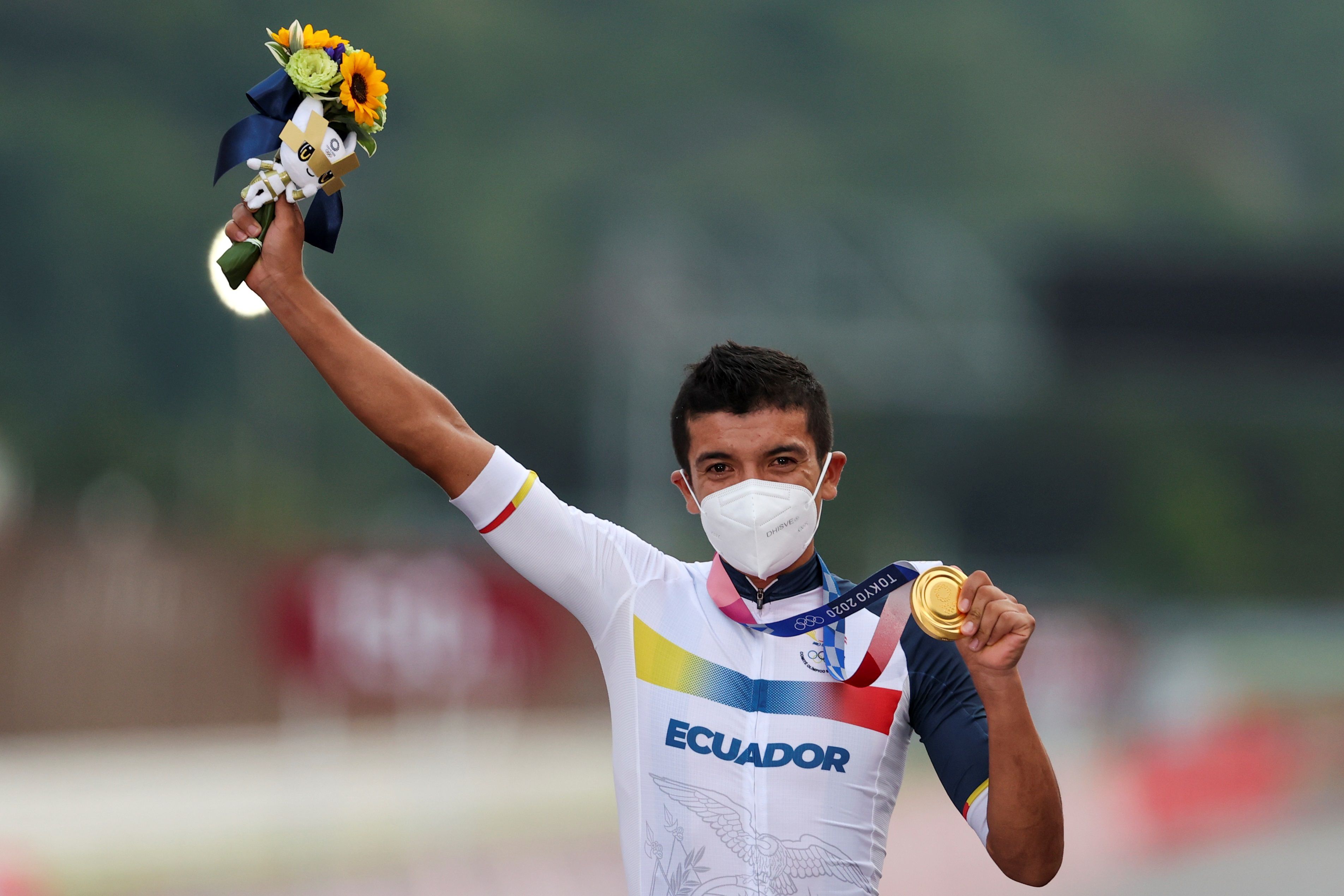 Richard Carapaz es el primer ciclista en la historia con podio en las tres Grandes Vueltas y oro olímpico