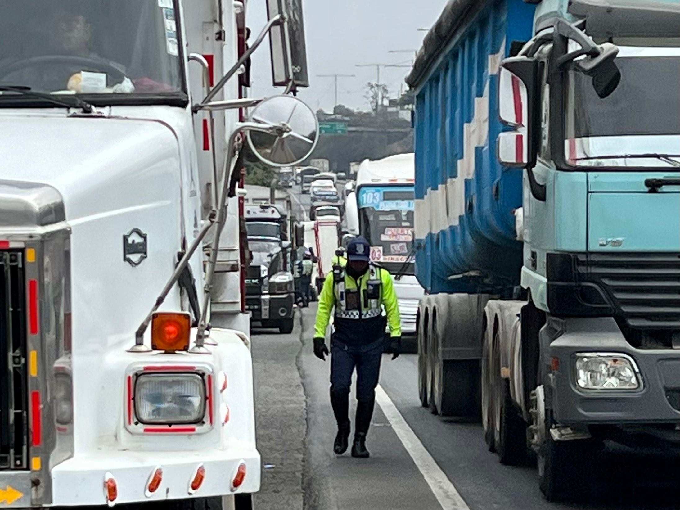 ¿Llegó la vía Perimetral al máximo de su capacidad?: casi cien mil carros al día circulan por esta arteria, cuyo flujo reaviva el anhelo del anunciado Viaducto Sur  