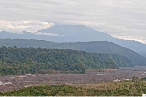Alertan de nube de ceniza del volcán Sangay que atraviesa Chimborazo, Bolívar, Guayas y Santa Elena