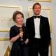 El piropo que Brad Pitt recibió de una actriz surcoreana, el baile de Glenn Close y otros momentos de los Óscar