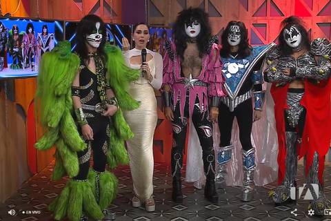 Los imitadores de Kiss impactaron al público con su nuevo vestuario y actitud rockera