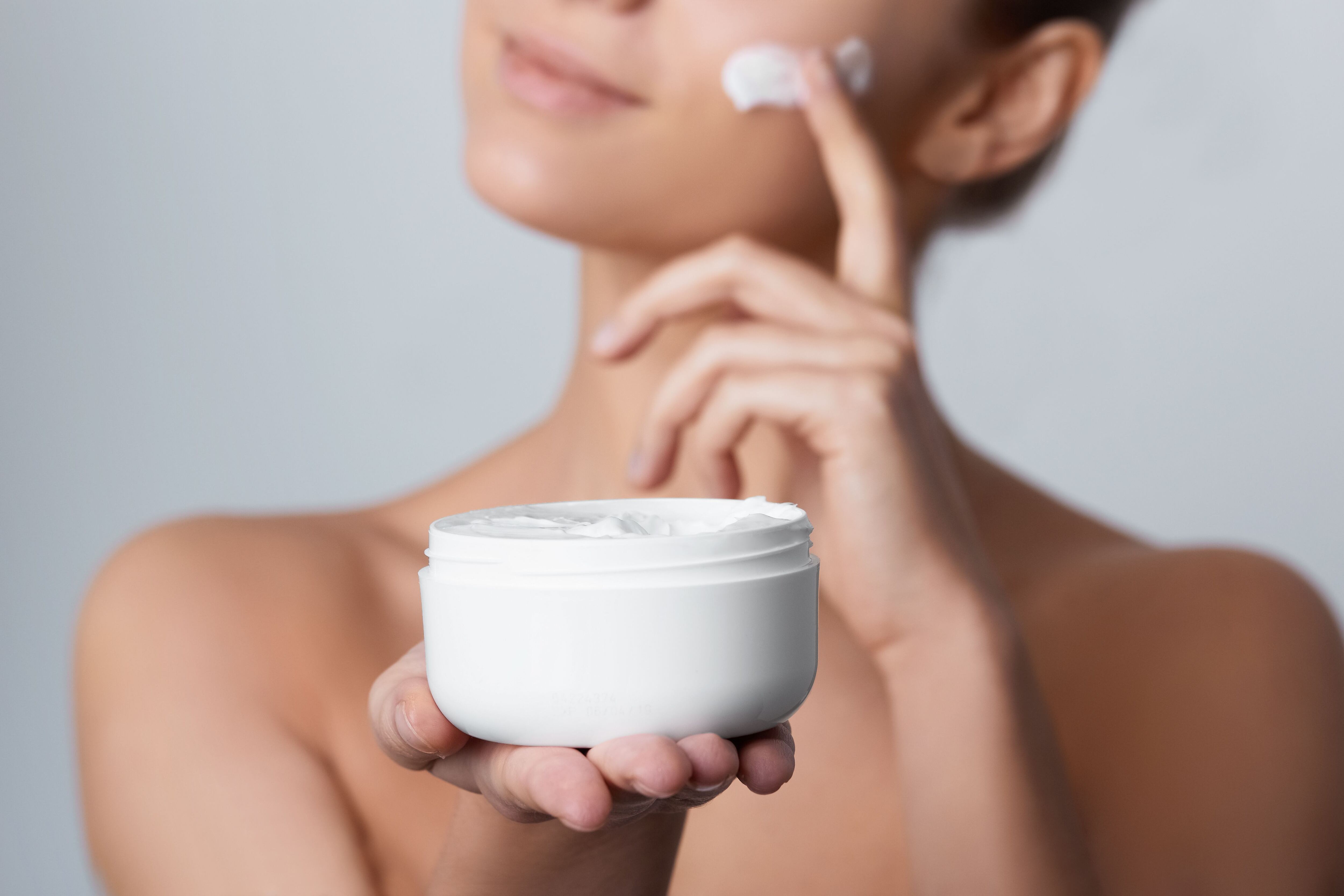 Las especialistas recomiendan usar retinol en crema para pieles maduras o secas y en sérum para pieles sensibles a grasas.