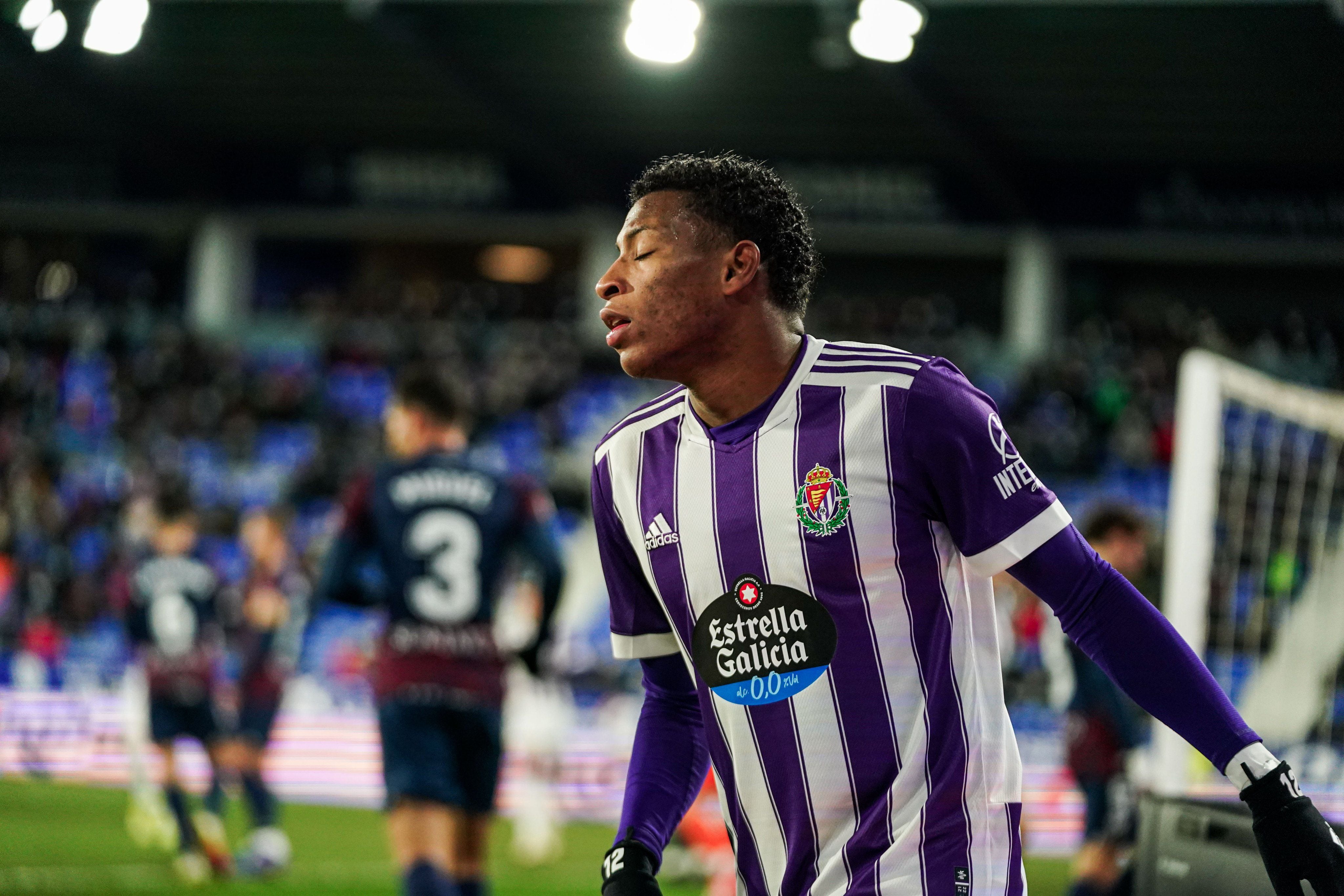 Gonzalo Plata vuelve a ser titular en victoria del Real Valladolid