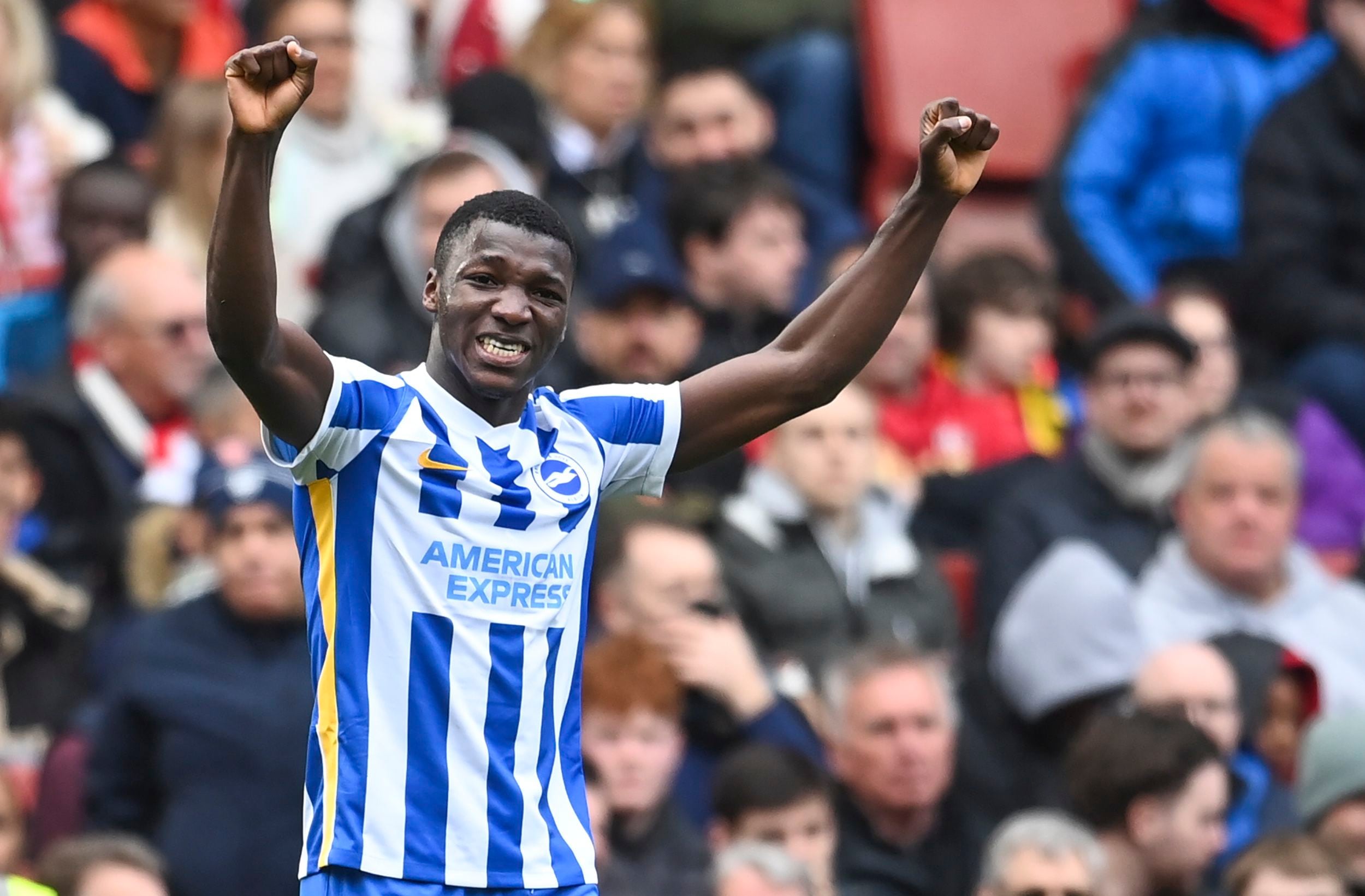 Caicedo debutó en la Premier con asistencia y victoria frente al Arsenal