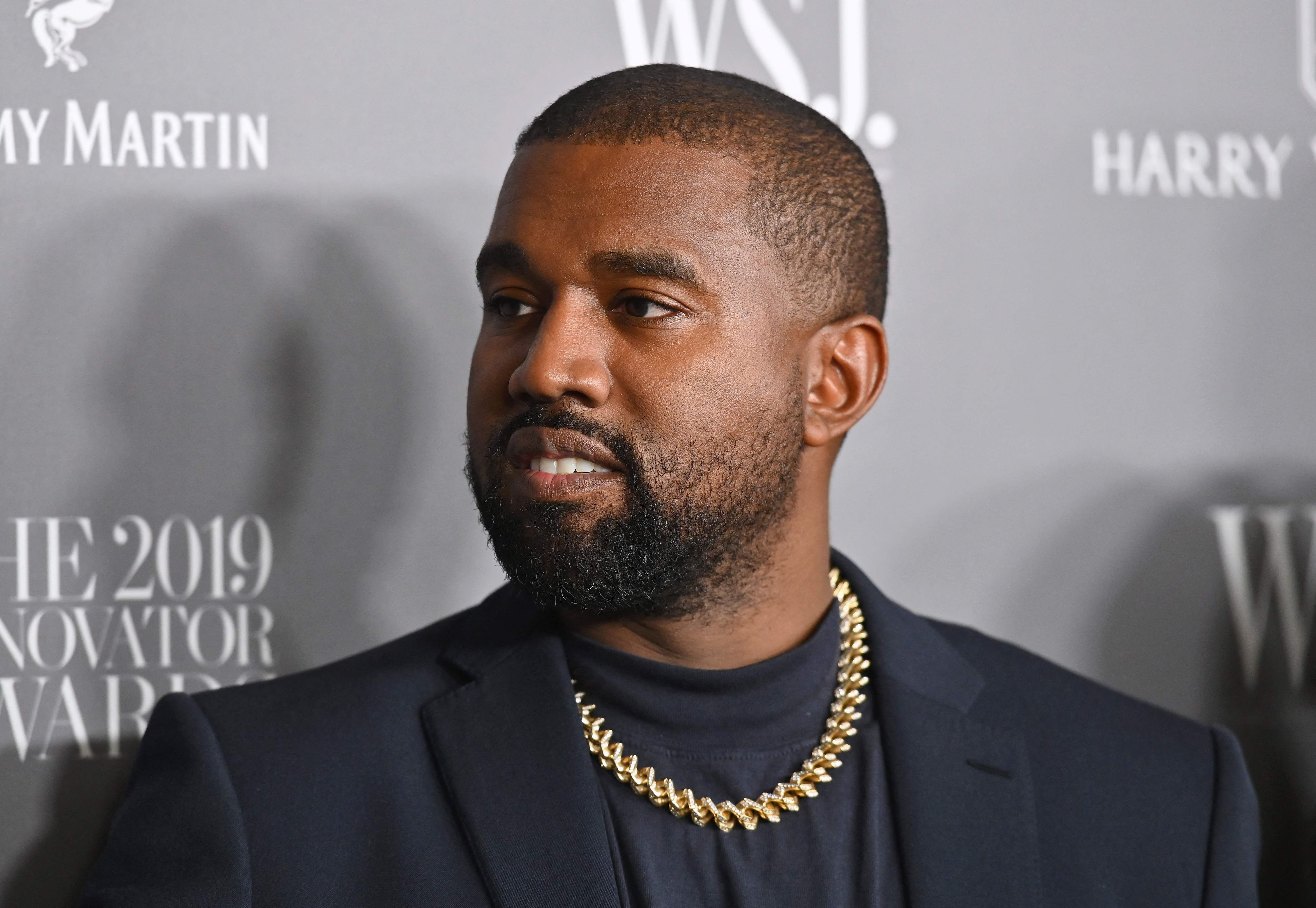 Julia Fox no se ha separado de Kanye West desde el fin de año y dice que su conexión ‘fue instantánea’