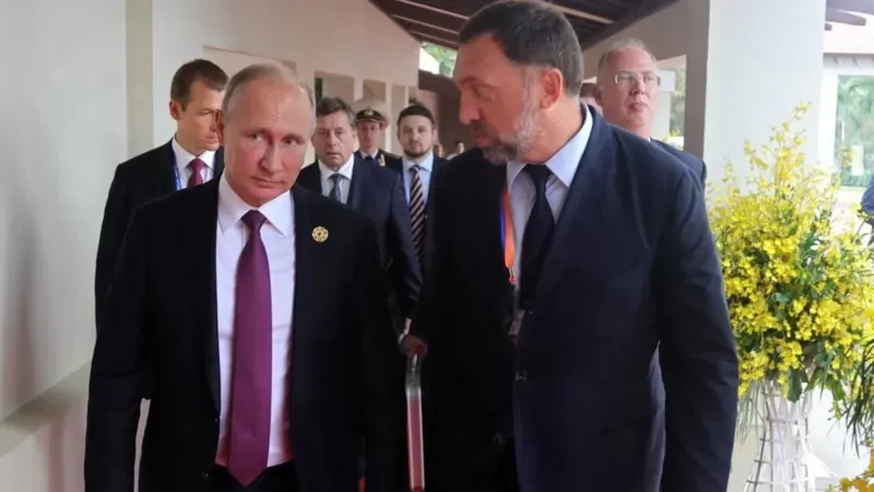 Oleg Deripaska junto a Vladimir Putin en 2017.