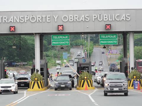 Por fin de feriado, diez casetas de peaje se habilitan para agilizar retorno de viajeros en peaje de vía Santa Elena-Guayaquil