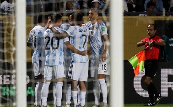 Argentina triunfó 1-0 ante Uruguay con tanto de Ángel Di María y pone un pie en el Mundial