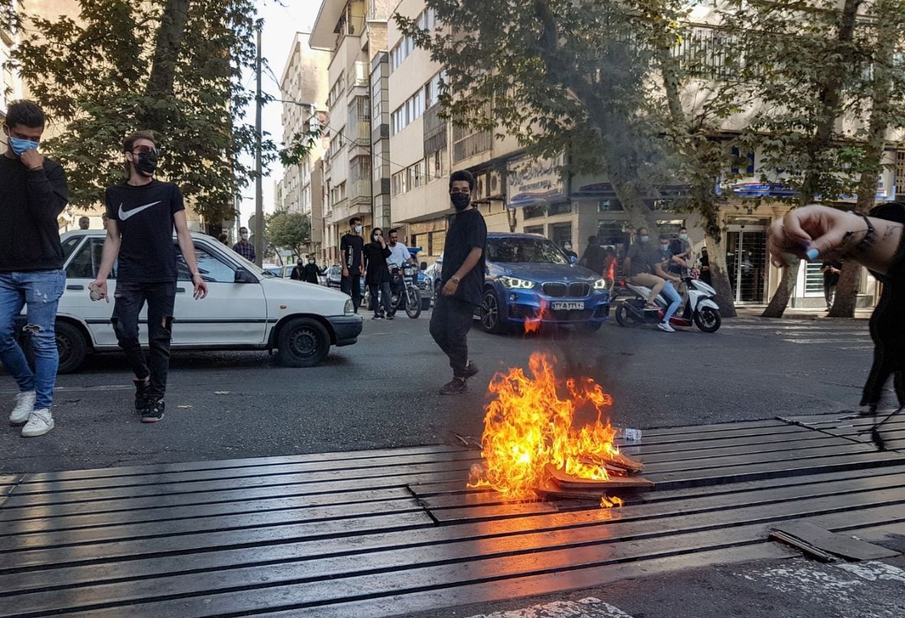 Irán ejecuta a vinculado en protestas por muerte de Mahsa Amini