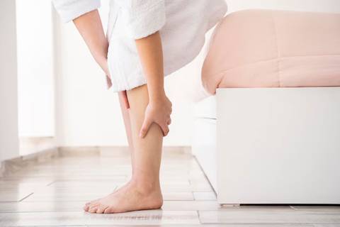 ¿Es peligroso tener los tobillos hinchados? Estas enfermedades graves se manifiestan en la parte baja de las piernas