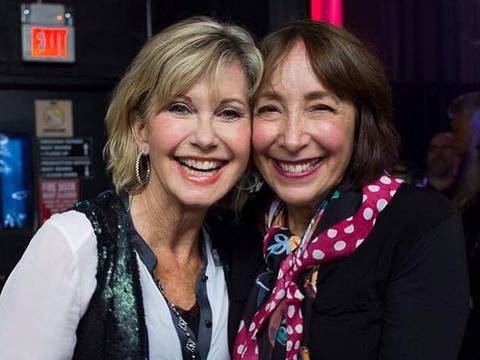 “Ya no caminaba y tenía cuidados a tiempo completo”: La mejor amiga de Olivia Newton-John revela cómo fueron los últimos días de la actriz antes de morir en su casa