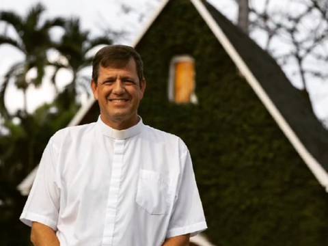 El sacerdote Felipe Ríos presenta su libro ‘Sin atajos’ en Guayaquil, este jueves 13 de junio