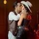Christian Nodal y Ángela Aguilar se besan en el escenario en concierto de México: “Te amo”